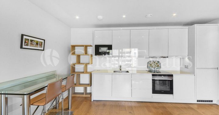 Flat Lismore Boulevard in Greater London