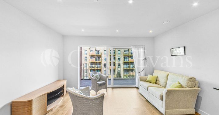 Flat Lismore Boulevard in Greater London