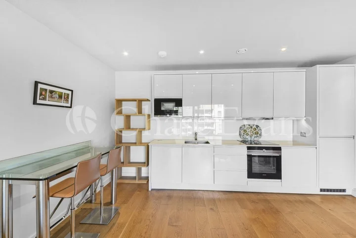 Flat Lismore Boulevard in Greater London
