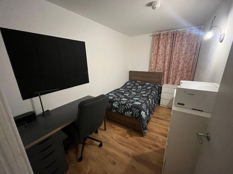 Flat West Parkside in Greater London