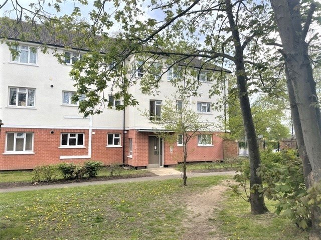 Flat Ripley Close in Slough