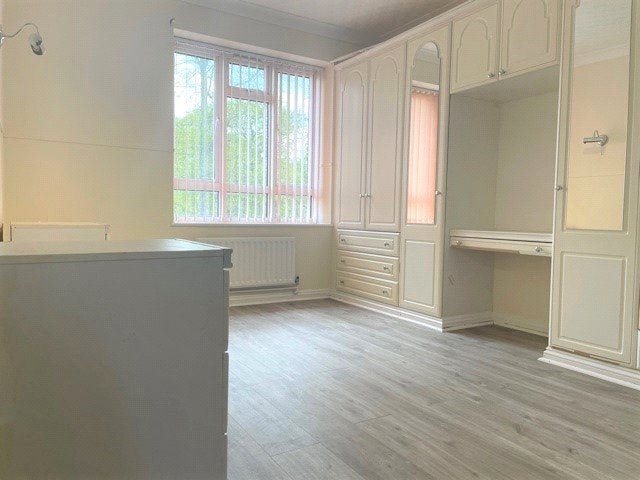 Flat Ripley Close in Slough