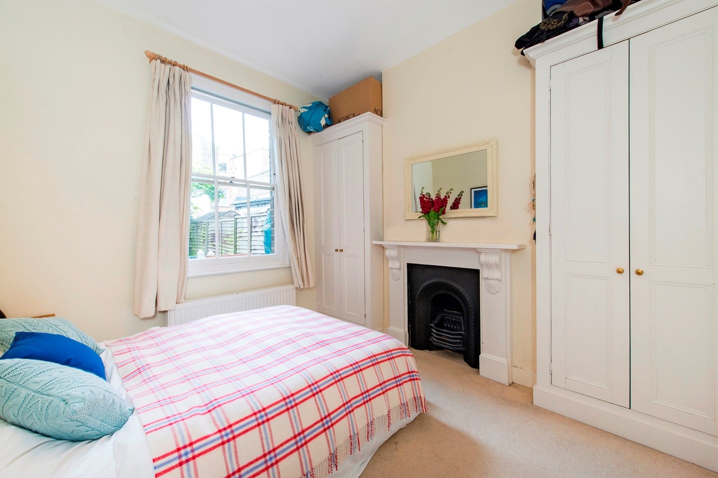 Flat Ingelow Road in Greater London