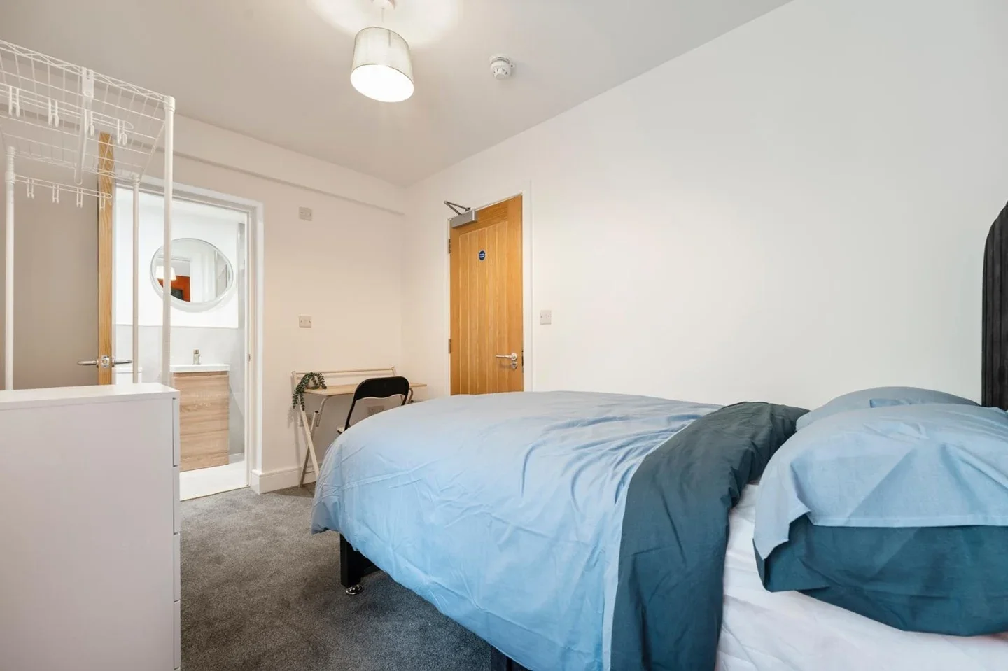 Room Royal Oak Road in Woking