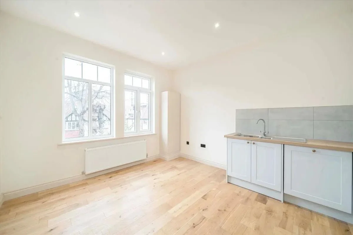 Flat Avenue Gardens in Greater London