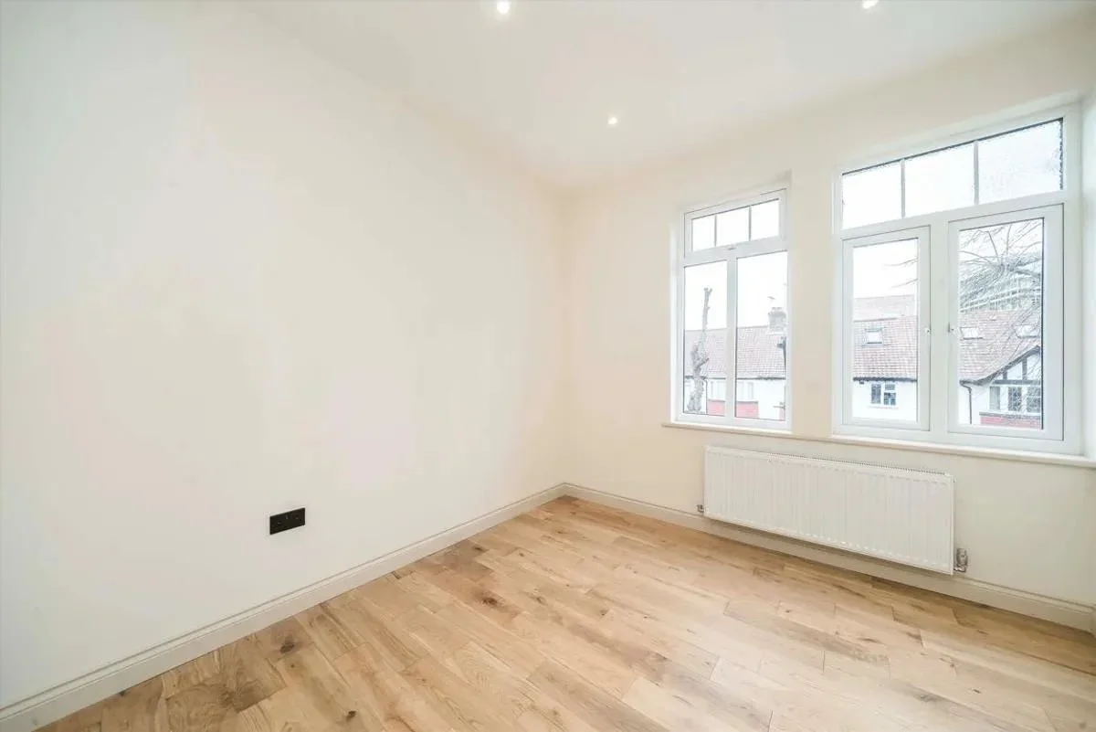 Flat Avenue Gardens in Greater London