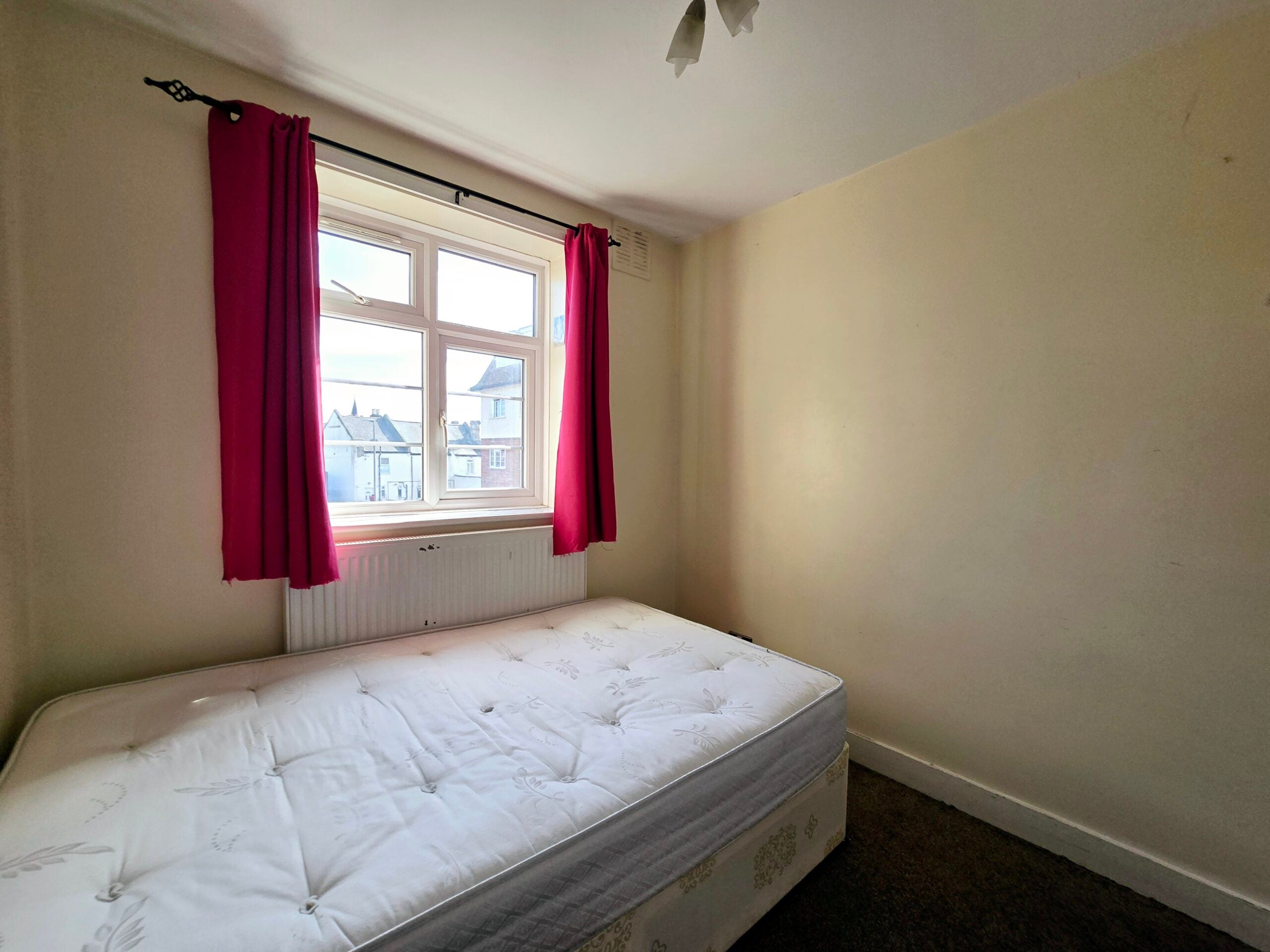 Flat Upper Tooting Road in Greater London