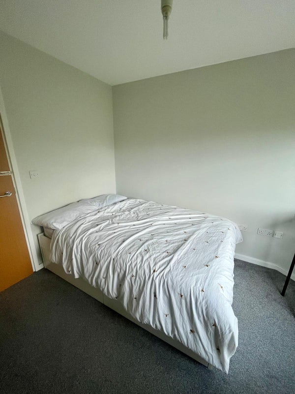Room Canons Way in Bristol