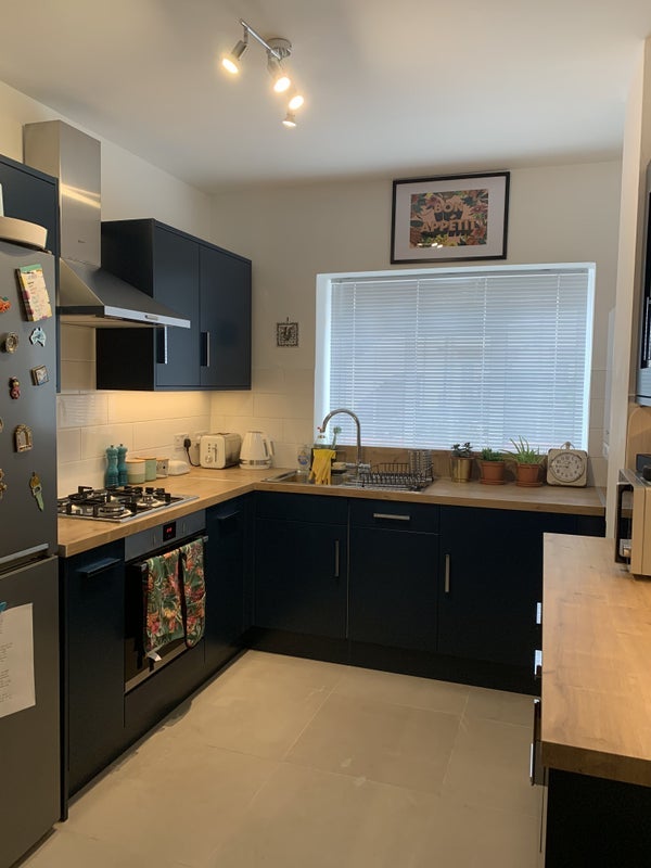 Room Mitcham Lane in Greater London