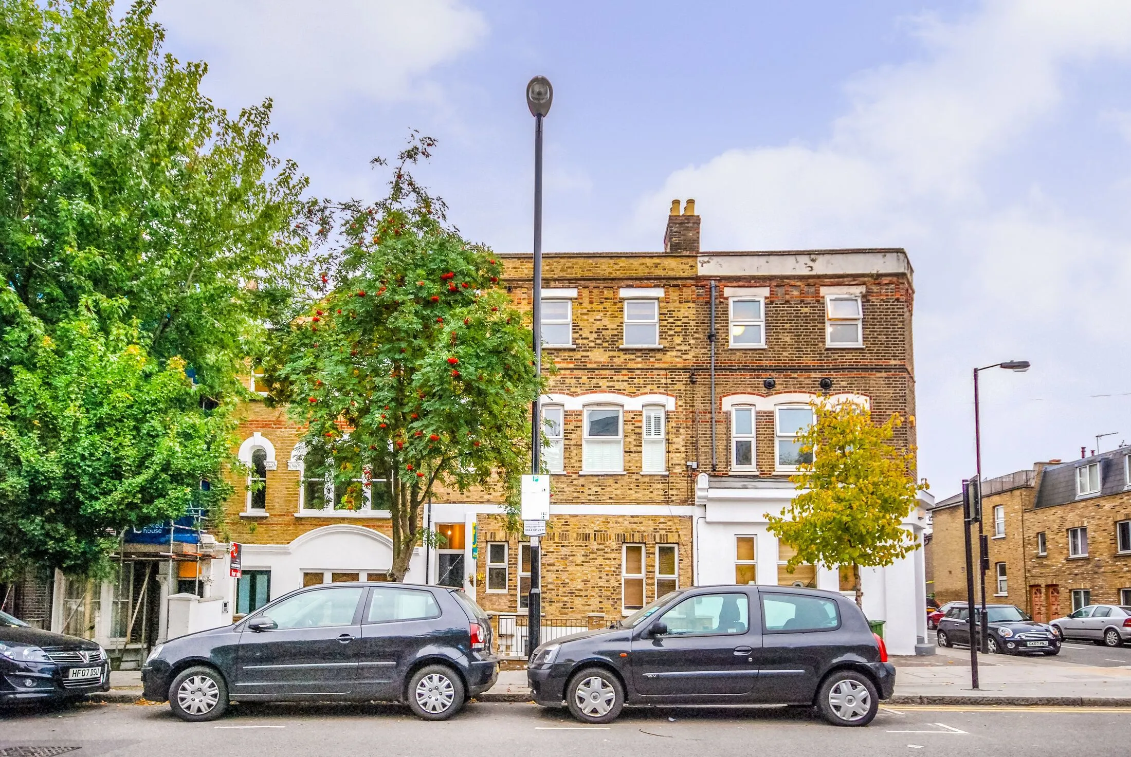 Flat Drayton Park in Greater London