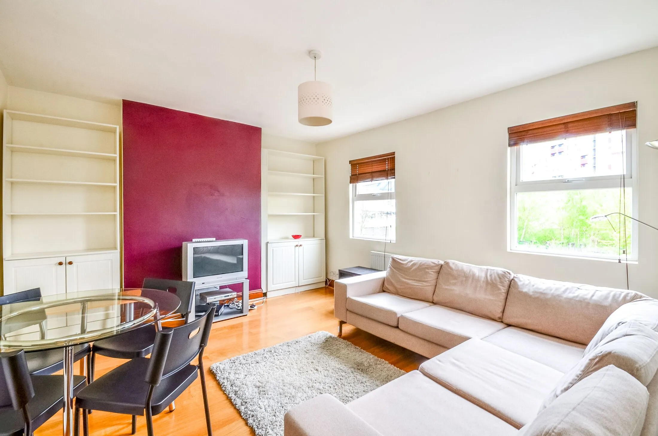 Flat Drayton Park in Greater London