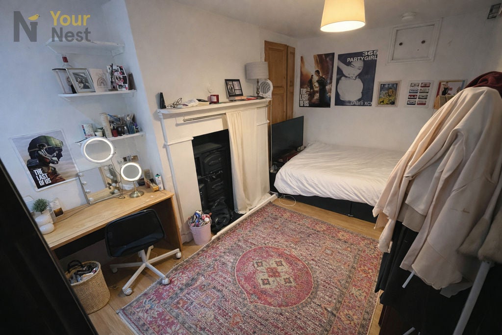 Room Oxford Street in Mountain Ash