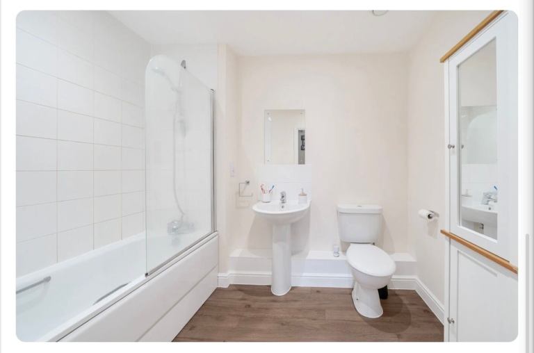 Flat Kestrel Road in Rushmoor