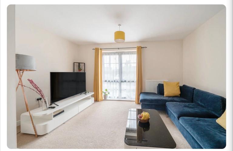 Flat Kestrel Road in Rushmoor