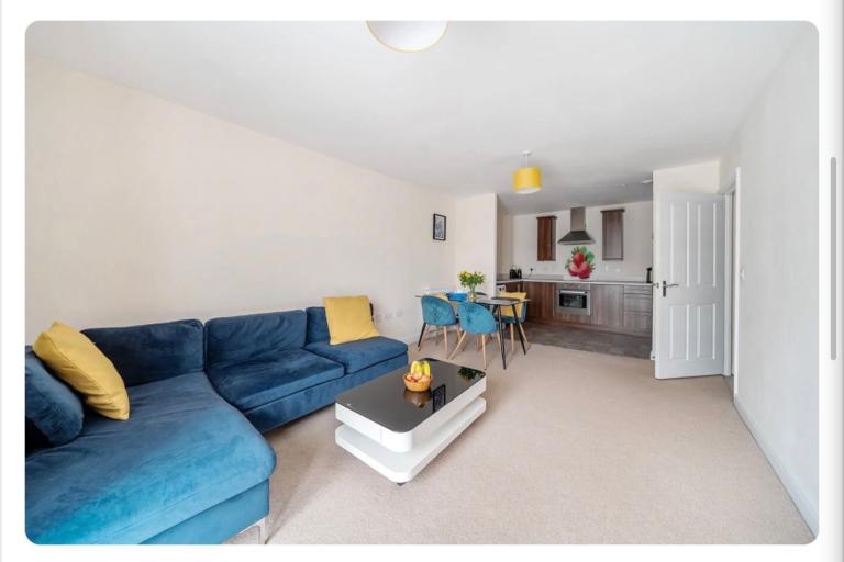 Flat Kestrel Road in Rushmoor