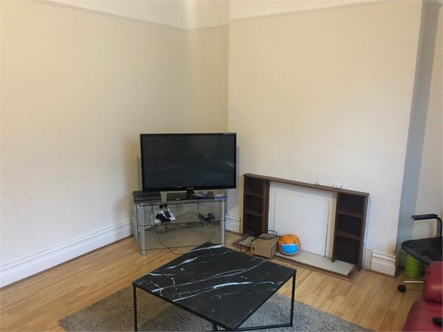 Room Hawthorne Avenue in Swansea
