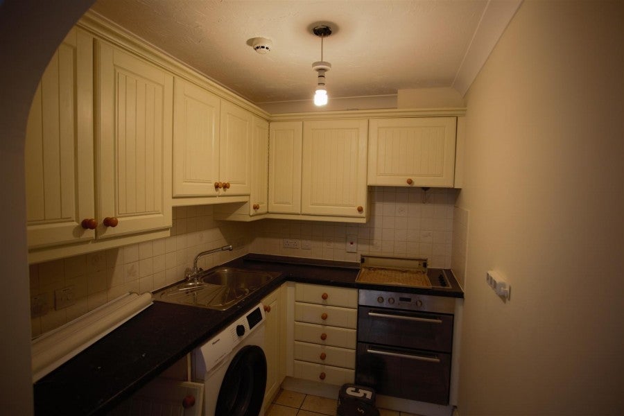 Flat Victoria Avenue in Chard