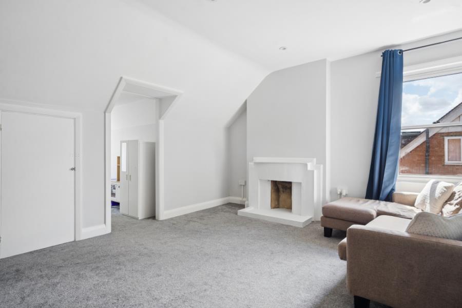 Flat Moss Lane in Greater London