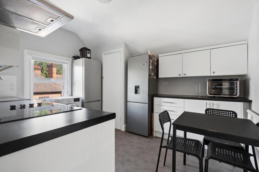 Flat Moss Lane in Greater London