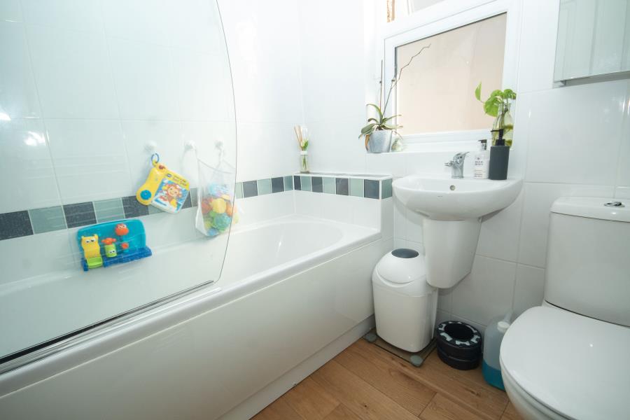 Room Moss Lane in Greater London