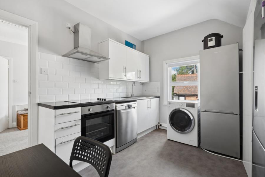 Flat Moss Lane in Greater London