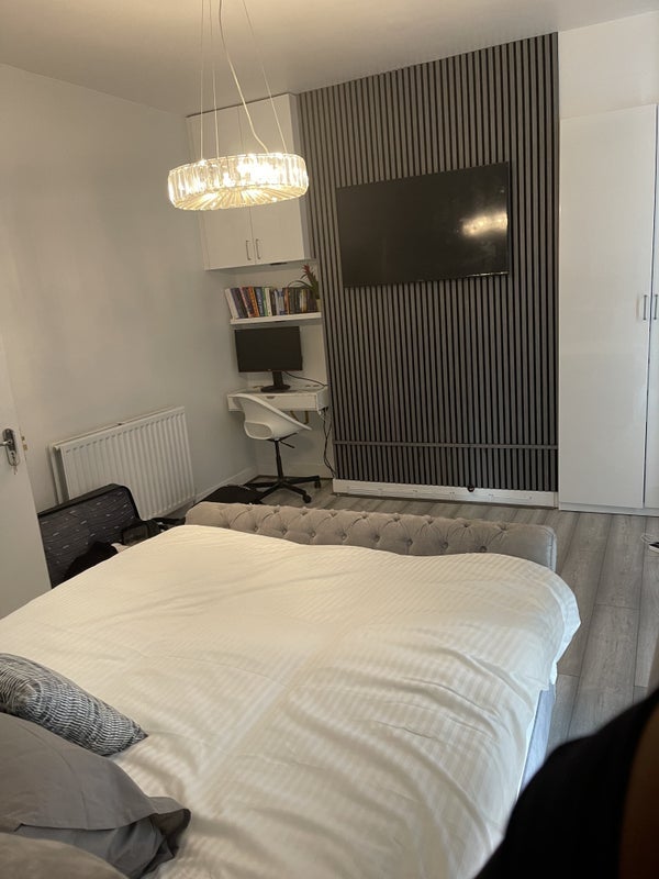Room Dundalk Road in Greater London