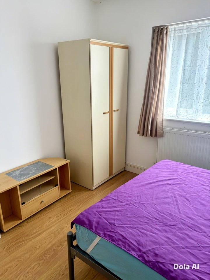 Room Canning Crescent in Greater London