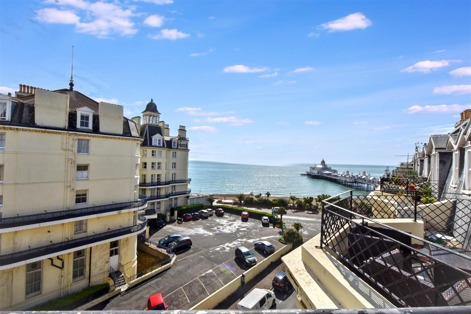 Flat Queens Gardens in Eastbourne
