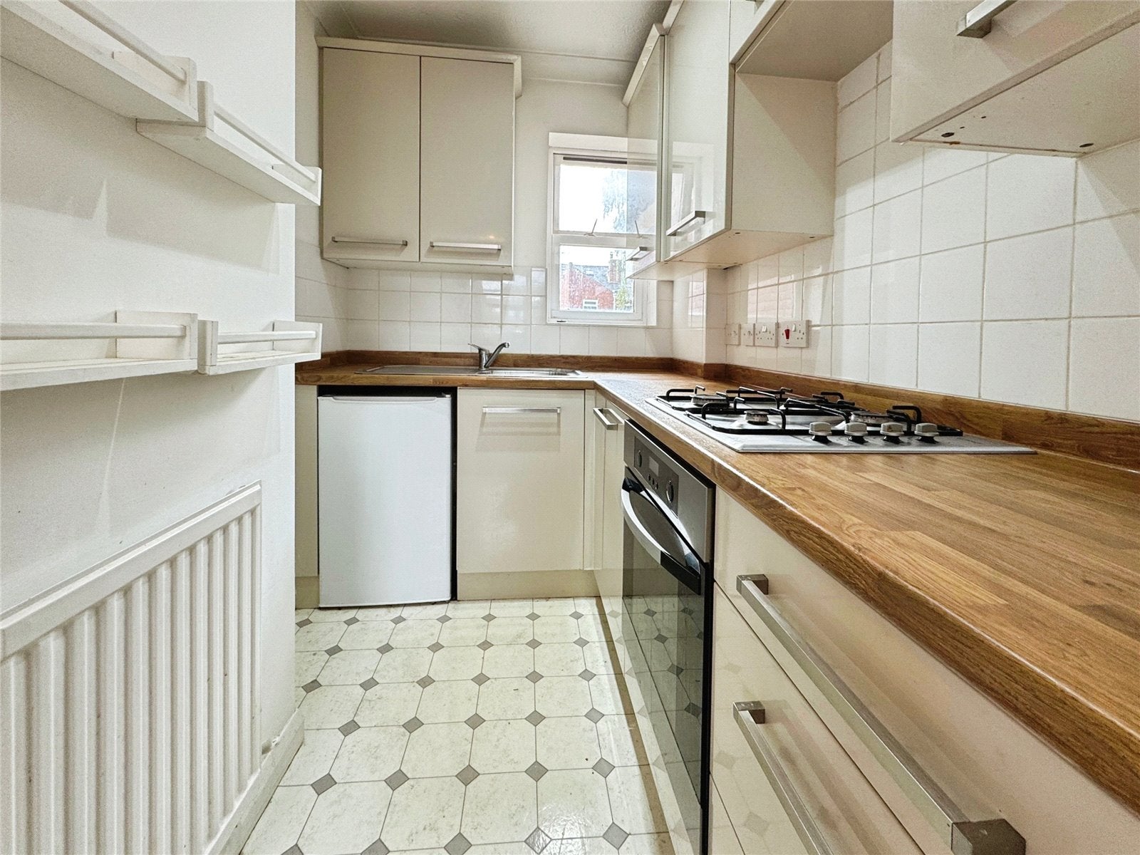 Flat Amherst Road in Reading