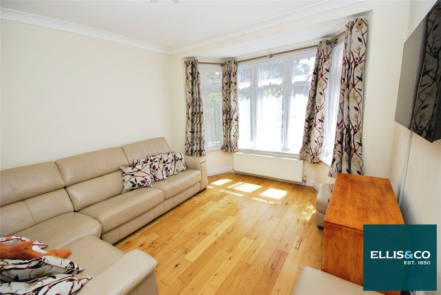 House Grampian Gardens in Greater London