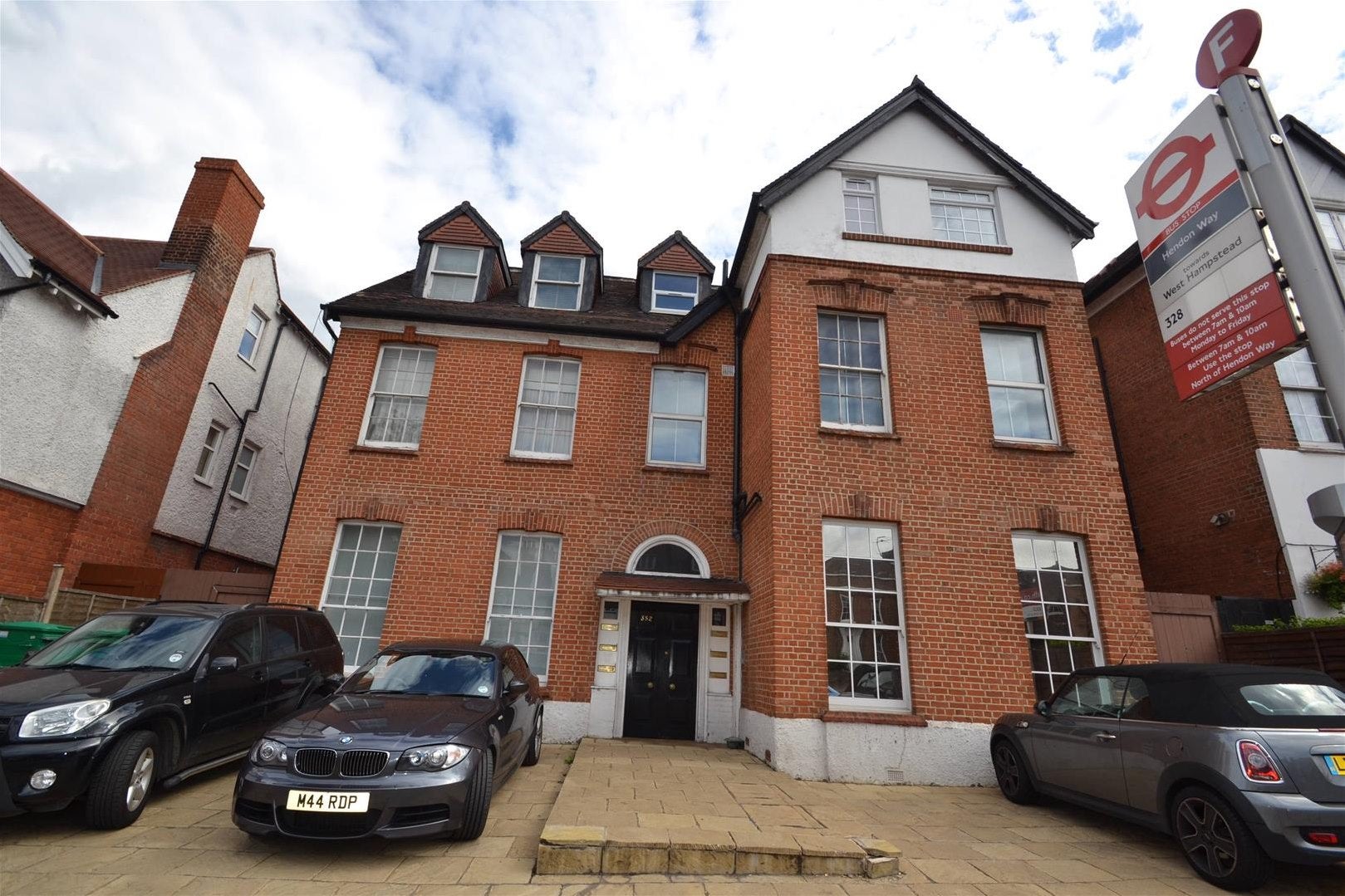 Flat Finchley Road in Greater London