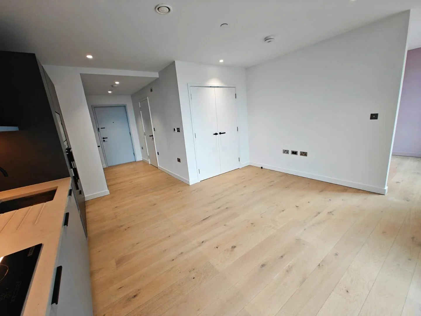 Flat Chandlers Avenue in Greater London