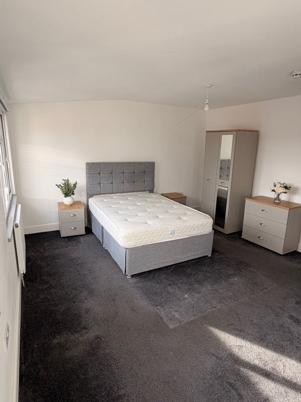 Room A370 in Weston-super-Mare