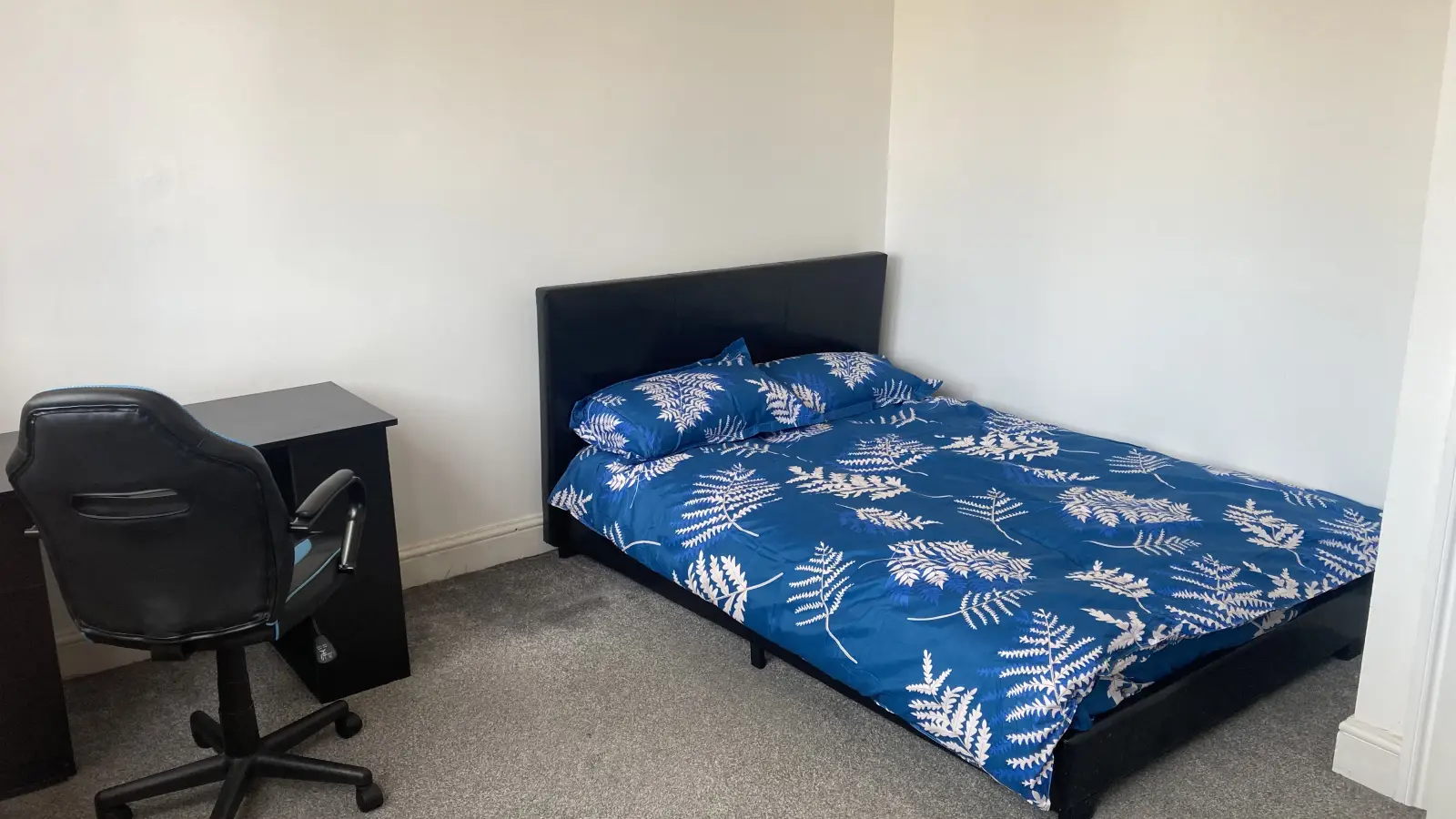 Flat Earlham Grove in Greater London
