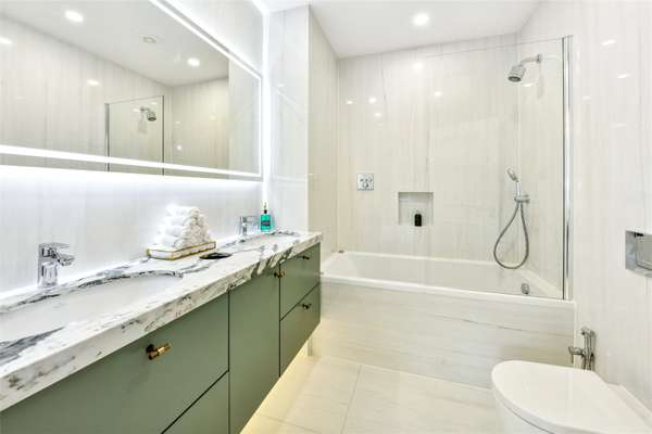 Flat Kensington Gore in City of Westminster