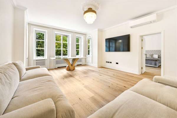 Flat Kensington Gore in City of Westminster