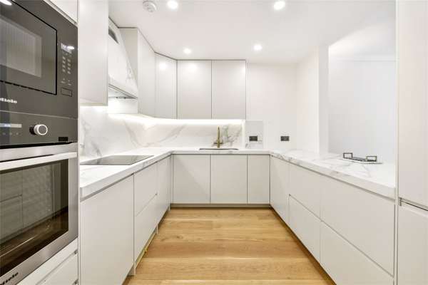 Flat Kensington Gore in City of Westminster
