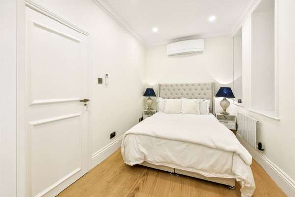Flat Kensington Gore in City of Westminster