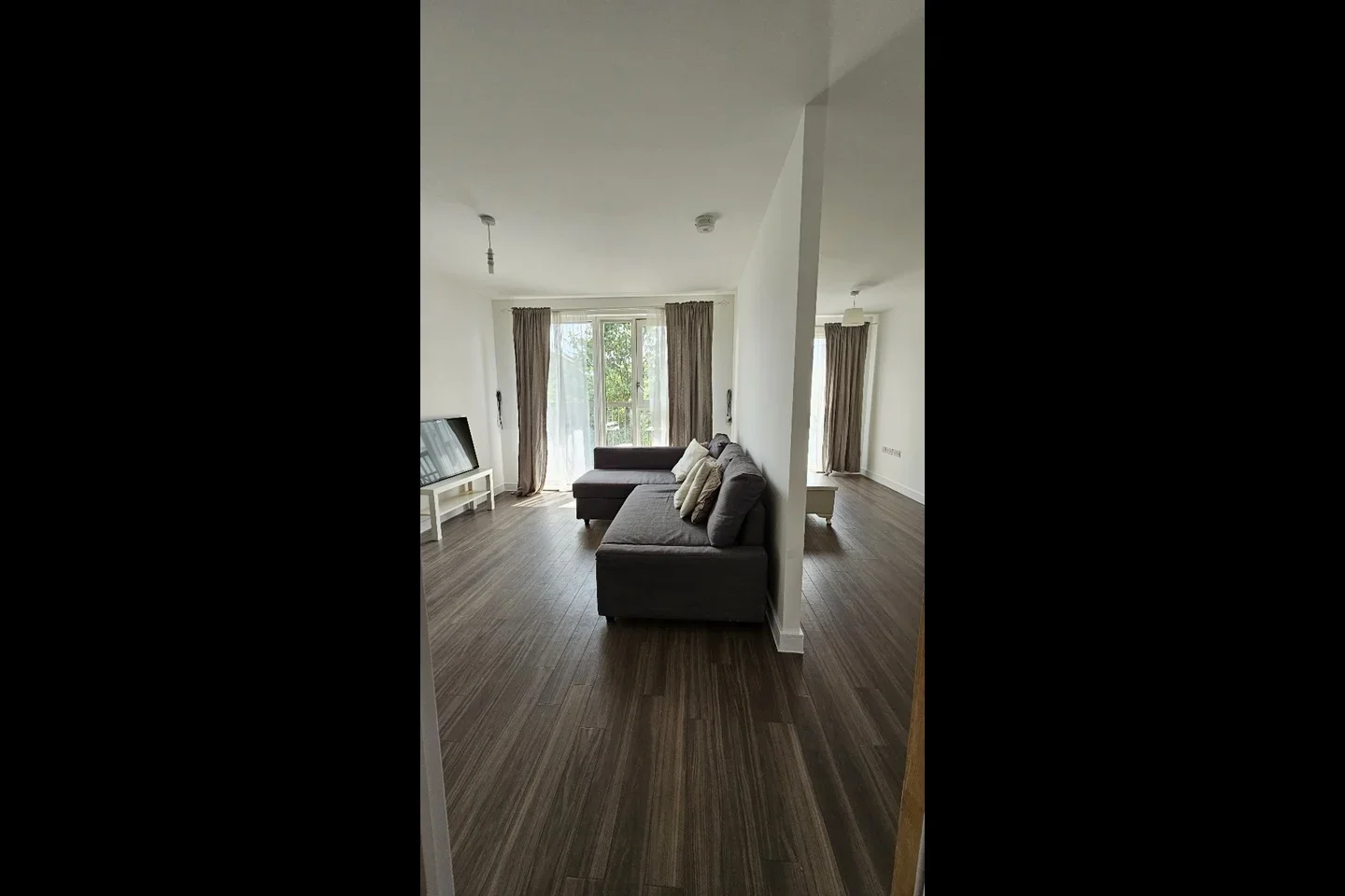 Flat Vicarage Road in Greater London