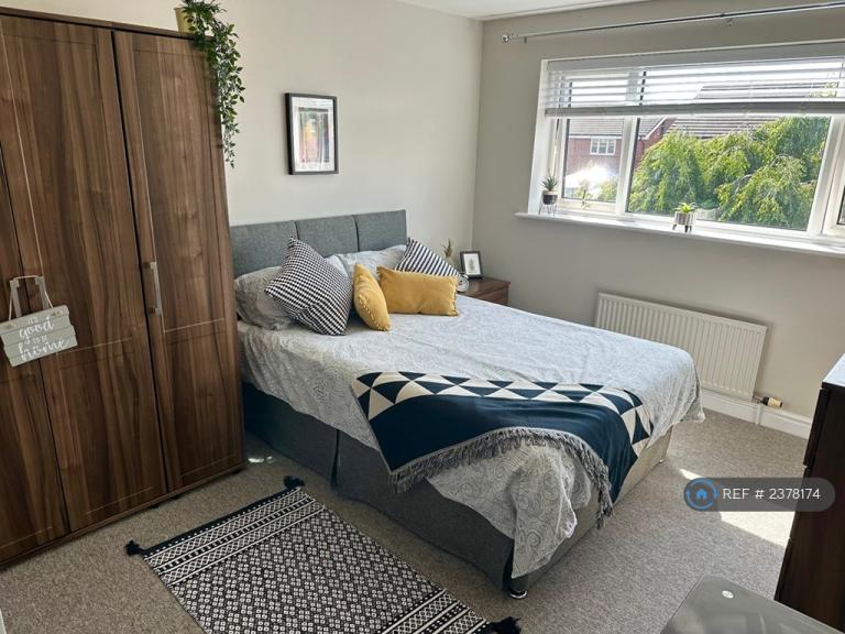 Room Dane Bank Avenue in Crewe