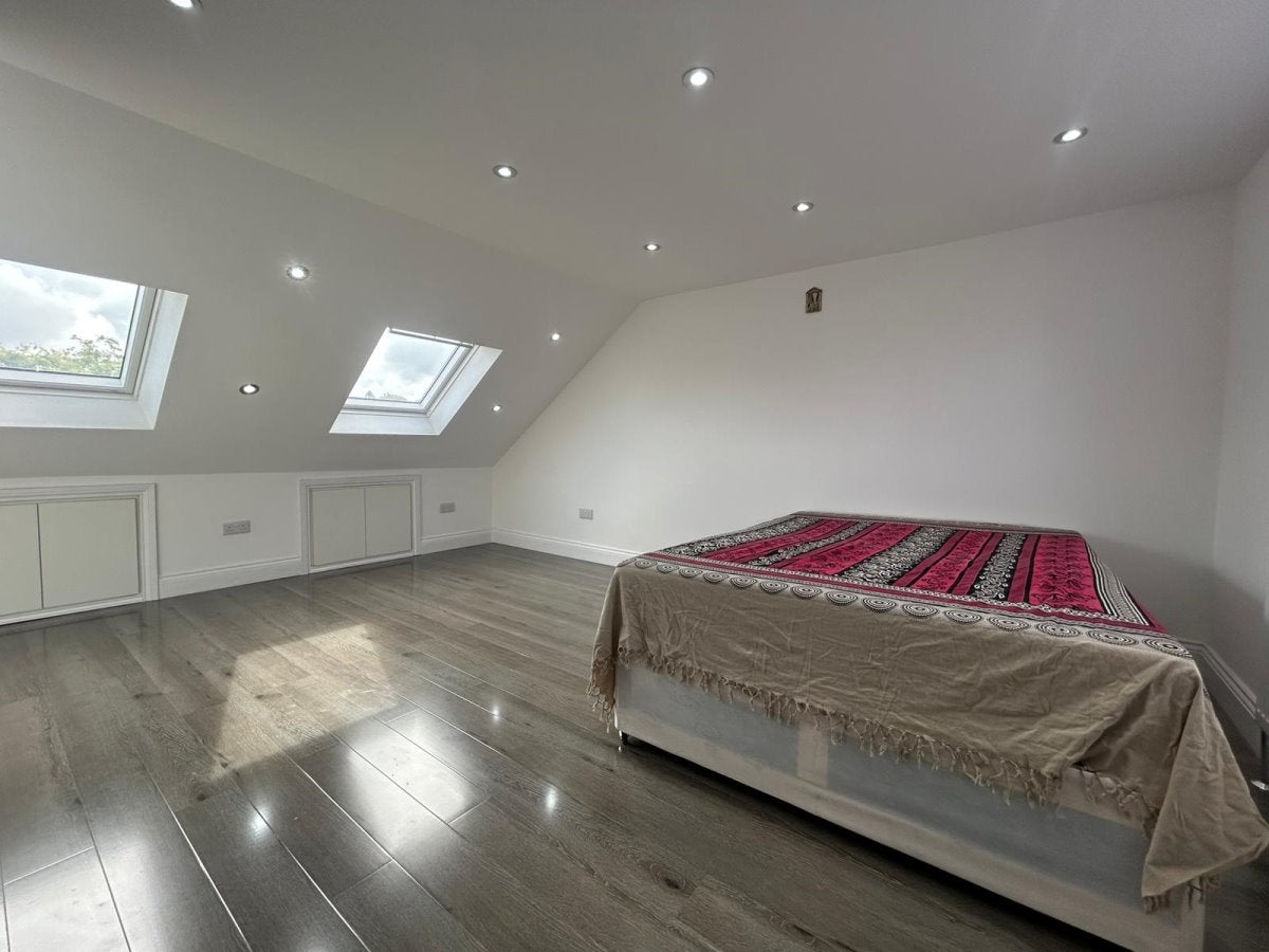 Room Roxeth Green Avenue in London