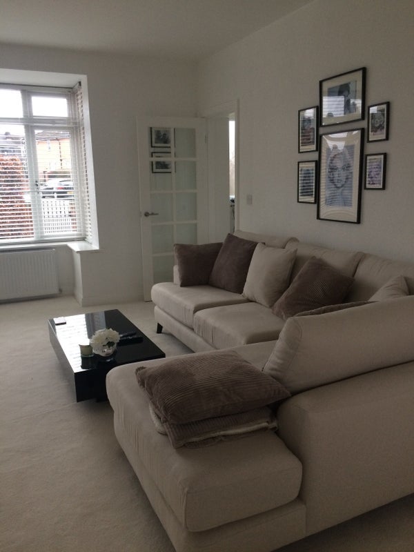 Room Ellenbrook Road in Salford