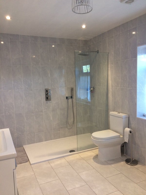 Room Ellenbrook Road in Salford
