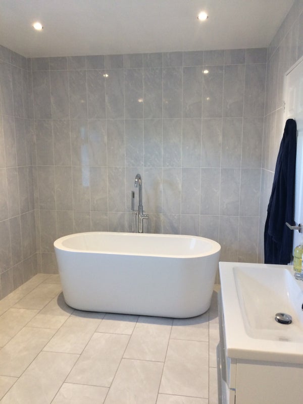Room Ellenbrook Road in Salford