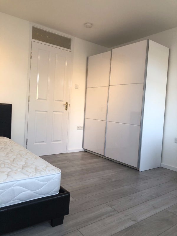 Room Saltwell Street in Greater London