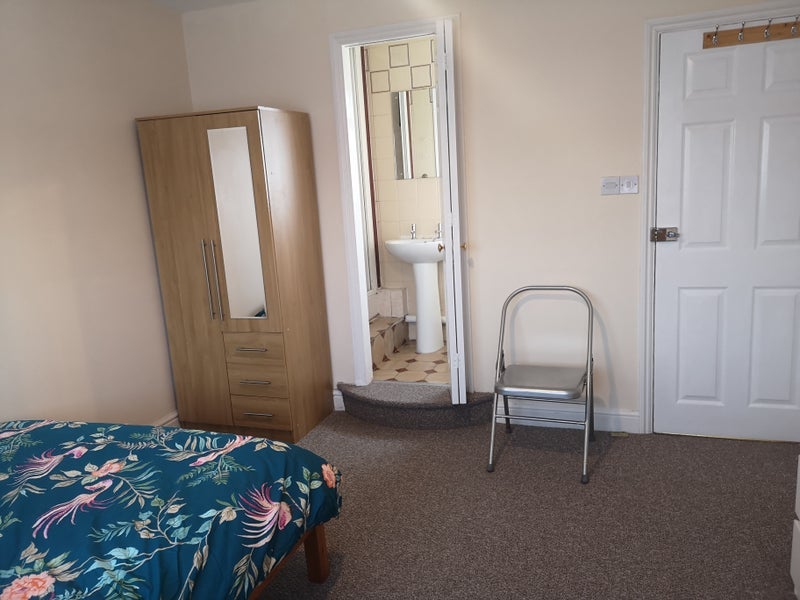 Room Wolsey Crescent in Greater London