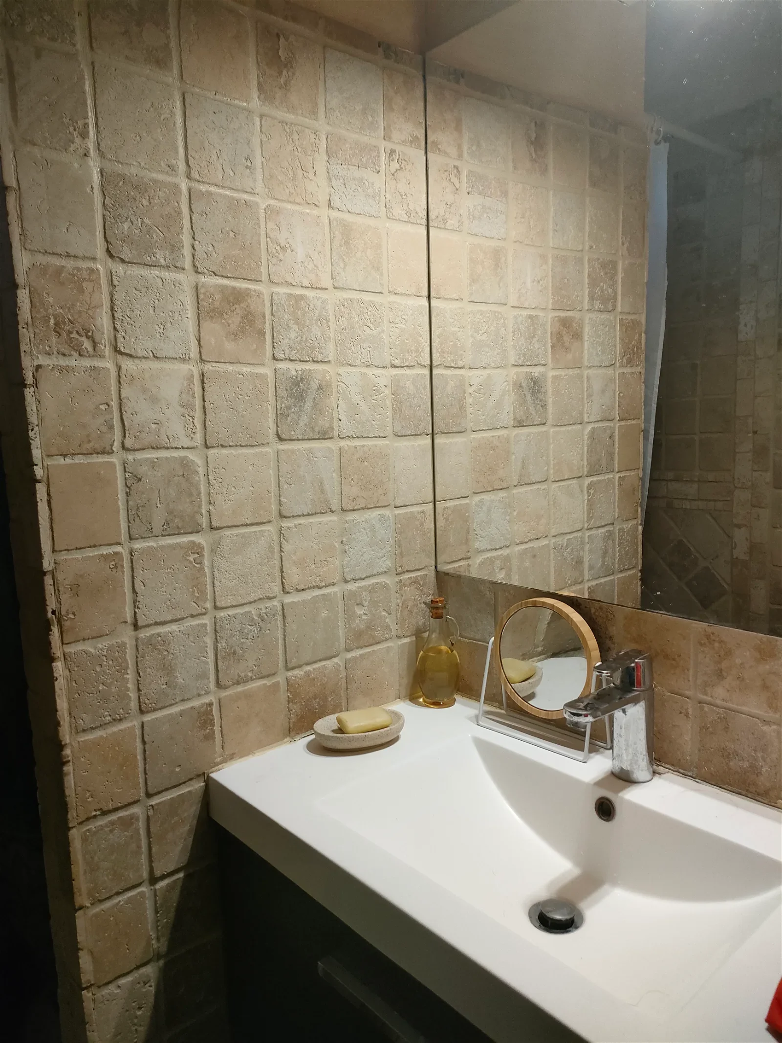 Room Boulevard Pierre et Marie Curie in Châteauneuf-les-Martigues