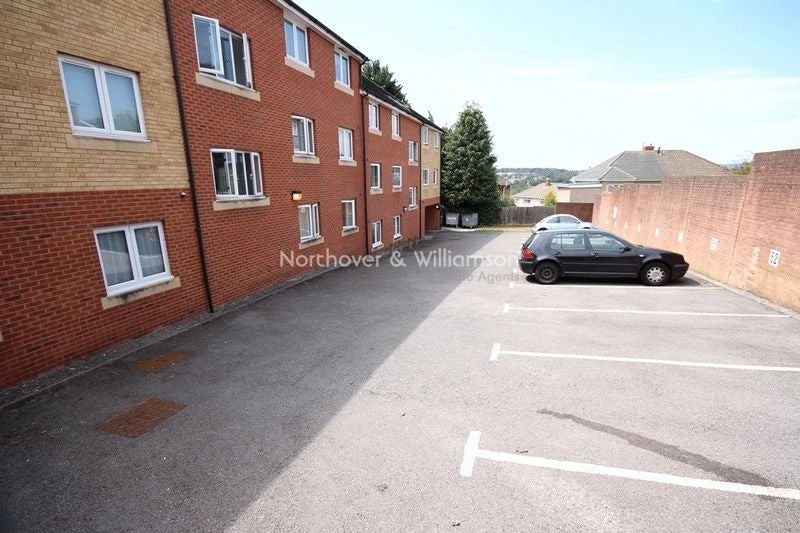 Flat Ridgeway Road in Cardiff
