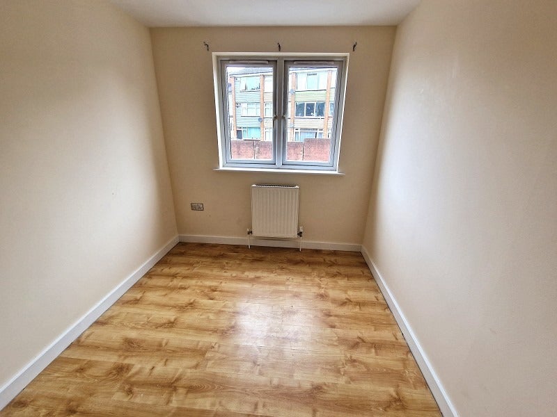Flat Ridgeway Road in Cardiff