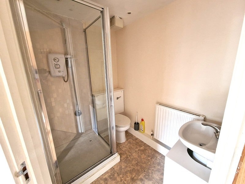 Flat Ridgeway Road in Cardiff